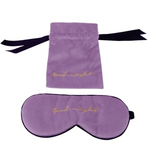 <span class=keywords><strong>Masque</strong></span> <span class=keywords><strong>de</strong></span> sommeil en velours et soie <span class=keywords><strong>de</strong></span> luxe personnalisé avec logo, <span class=keywords><strong>masque</strong></span> <span class=keywords><strong>pour</strong></span> <span class=keywords><strong>les</strong></span> <span class=keywords><strong>yeux</strong></span> avec pochette, <span class=keywords><strong>masque</strong></span> oculaire en soie réglable – Vente en gros - Product Image 3