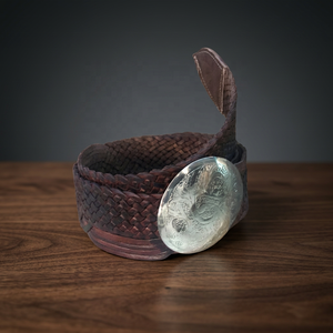 Ceinture en cuir véritable tressée avec concho argenté, design classique, unisexe, style tissé marron - Product Image 2