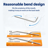 Tubo di aspirazione dentale per chirurgia implantare, design curvo ergonomico, si adatta all'anatomia orale, facilita l'accesso ai denti posteriori, in acciaio inossidabile