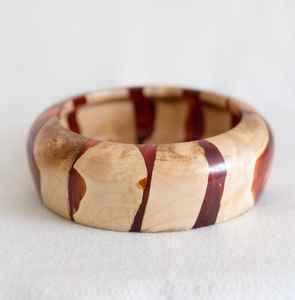 Bol en bois et résine fait main, alliant le charme rustique du bois et le design artistique de la résine, idéal pour la décoration intérieure élégante et l'usage quotidien. - Product Image 5