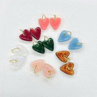 CH-LAE0907 Boucles d'oreilles en acrylique colorées en forme de cœur, charmantes boucles d'oreilles en forme de cœur, bijoux tendance pour femmes, vente en gros, usage quotidien