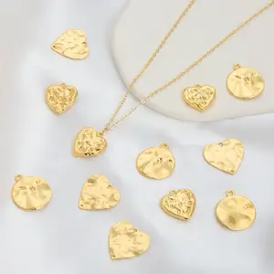 SC حار بيع مجوهرات الأزياء المعلقات سحر الرجعية 18K الذهب معبأ النحاس مطروق طيات القرص القلب قلادة ل قلادة