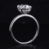 Versteckter Halo-Schmuck 14 Karat/18 Karat Weißgold Brilliant Oval Shaped Moissan ite Damen-Verlobung ringe