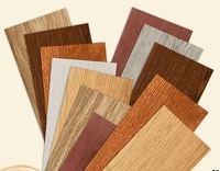 Suelo Vinílico LVT Resistente al Agua y al Desgaste, Patrón de Madera y Piedra