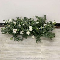 Guirlande florale artificielle moderne faite à la main en soie avec verdure suspendue pour la décoration de la remise des diplômes et de la fête des Mères