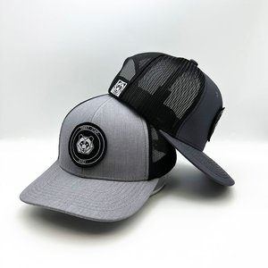 Gorra Personalizada de Malla Transpirable Estilo Trucker con Parche Bordado, Calidad Premium, Suministro al por Mayor, Moda Urbana Moderna para Hombre - Product Image 1