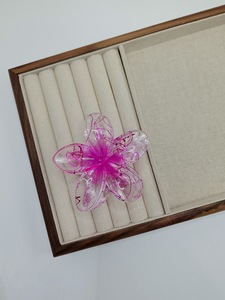 Pinza de Pelo Elegante y Sencilla con Diseño de Flor de Huevo Transparente para Mujeres y Niñas - Product Image 5