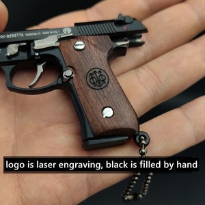 Portachiavi Pistola Giocattolo Beretta 92fs con Manico in Legno Mini Pistola in Metallo 3D - Product Image 4