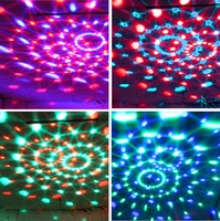 Chambre d'enfant Décoration de la maison Projecteur 3D d'étoiles en mouvement à LED émettant des UV avec mode de contrôle FB4 pour la chambre de bébé