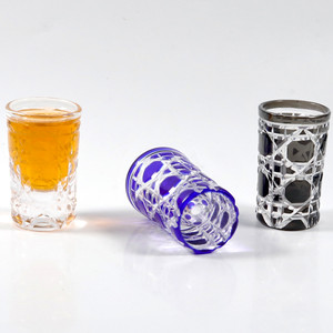 Vaso de whisky Edo Kiriko cortado a mano de fábrica, estilo japonés, vaso de chupito delgado, juego de vasos de bar con revestimiento de color para bebidas frías - Product Image 5