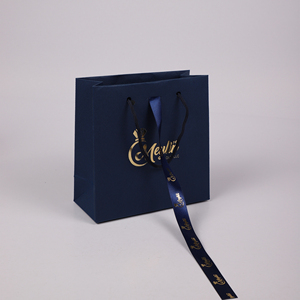 ซันนี่แพ็ค 18 ปี ผู้ผลิตบรรจุภัณฑ์เครื่องประดับ ถุงกระดาษใส่เครื่องประดับพร้อมริบบิ้น พิมพ์ลายตามสั่ง ถุงกระดาษสีน้ำเงินหรูหราสำหรับเครื่องประดับ - Product Image 3