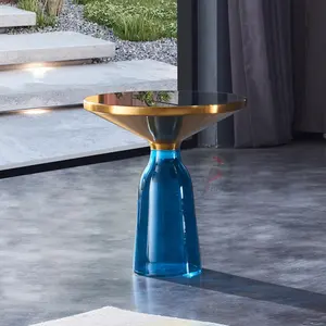 레트로 디자인 대리석 표면 금속 프레임 사이드 테이블 교art한 강화 유리 엔드 테이블 새로운 모델 멋진 세련된 코너 테이블