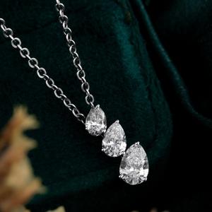 Collier pendentif classique en or blanc massif 14 carats avec moissanite ronde brillante de 0,74 ct |   Moissanite ronde taille brillant certifiée IGI - Product Image 1