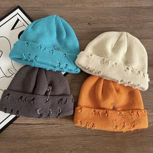 Sombrero de punto de Hip Hop con Pin Circular a la moda, sombrero de Piercing de moda personalizado para parejas de Otoño/Invierno, sombrero de punto para hombres y mujeres - Product Image 4