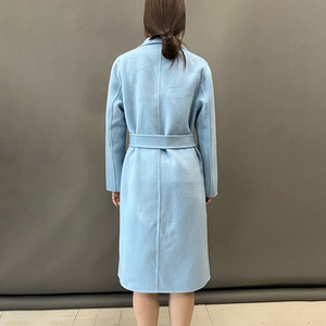 <span class=keywords><strong>Cappotto</strong></span> Lungo da Donna in Cashmere <span class=keywords><strong>Azzurro</strong></span> Chiaro di Nuova Collezione in Vera Lana <span class=keywords><strong>con</strong></span> Cintura - Product Image 3
