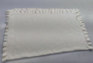 Coperta Swaddle in Cotone Organico 100% OEKO Tex con Volant, Coperta per Neonati Lavorata a Maglia con Bordo a Pizzo, Copriletto per Tutte le Stagioni - Product Image 2