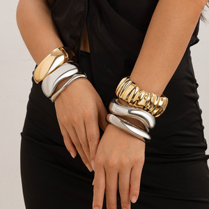 2025 nouveaux bracelets géométriques de Style Punk unisexe en alliage à la mode de haute qualité (zinc) bracelets de bijoux pour les occasions de fête - Product Image 4