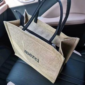 Wholesale Simple Jute Tote Bag Environmentally Friendly Shopping Bag with Zipper Large Capacity Tote Bag - Product Image 4