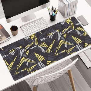 Alfombrilla de Ratón para Juegos Personalizable XXL, Superficie de Control Suave Gris, Base de Goma Antideslizante Extra Grande, Borde Cosido - Product Image 1