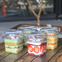Boîtes à dessert jetables transparentes avec couvercles hauts pour mousse, yaourt, pudding, tiramisu, desserts portables à emporter, avec cuillère