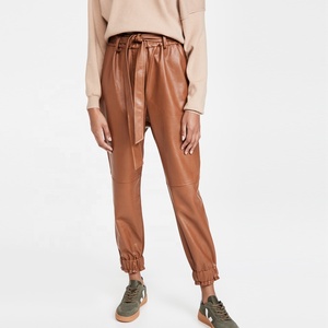 Pantalones de Mujer PIHA SPORTS con Logotipo Personalizado, de Cuero Genuino, Corte Recto, Cierre de Cremallera, Cintura Ajustable con Lazo y Bolsillos de Parche, para Invierno - Product Image 1