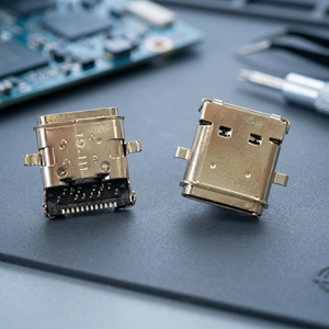 USB 3.0 Type C Female Hybrid Right Angle Connector with <b>Gold</b> Contact Finish and UL94V-0 Flame Retardant for USB Devices - Product Image 3