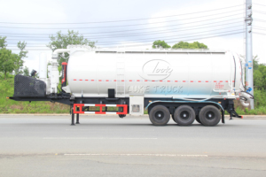 Camion semi-remorque à aspiration pneumatique à grand débit, citerne de transport de cendres sous vide de 40 m³ pour application en entrepôt de charbon - Product Image 2