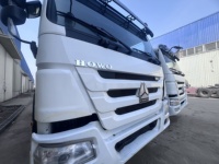 Tracteur routier Sinotruk HOWO 6x4/8x4 remis à neuf en bon état pour remorquer une semi-remorque