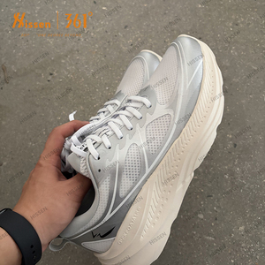 รองเท้าฝึกซ้อมขายส่งสำหรับผู้หญิง ล็อตสต็อกส่วนเกิน รองเท้าแบรนด์เนมสำหรับตัวแทนจำหน่ายรองเท้า - Product Image 1