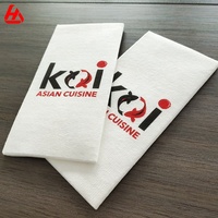 Serviettes de table personnalisées imprimées en promotion – Serviettes de table blanches jetables en papier Airlaid avec pochette pour couverts
