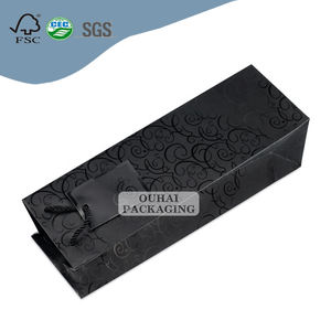Bolsas <span class=keywords><strong>de</strong></span> papel negro con logotipo <span class=keywords><strong>de</strong></span> acabado <span class=keywords><strong>de</strong></span> estampado <span class=keywords><strong>de</strong></span> papel <span class=keywords><strong>de</strong></span> aluminio <span class=keywords><strong>de</strong></span> lujo, bolsa <span class=keywords><strong>de</strong></span> embalaje <span class=keywords><strong>de</strong></span> vino con etiqueta colgante y mango trenzado <span class=keywords><strong>de</strong></span> Pp para botella <span class=keywords><strong>de</strong></span> whisky - Product Image 5