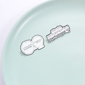 Badge en émail humoristique pour psychologue, idéal pour la veste, le sac ou comme décoration de revers - Product Image 1