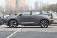 Гибридный автомобиль Changan UNI-K 2023 года с подзарядкой от сети, экономичный, с высоким клиренсом, недорогие подержанные авто по заводской цене. Обращайтесь за консультацией.
