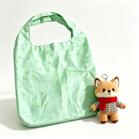 Sac à main en nylon OEM très populaire avec breloque personnalisée en peluche renard, sac à main portable en peluche renard habillé de style dessin animé