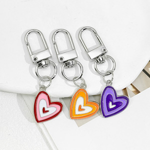 Mengda Accessorio per Gioielli Fai-da-Te per San Valentino, Ciondolo a Forma di Cuore Arcobaleno in Lega con Smalto, Portachiavi, Ornamento, Regalo - Product Image 3