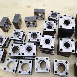 Brides carrées en acier inoxydable résistantes à la corrosion: des solutions d'étanchéité fiables pour la transformation des aliments et la tuyauterie pharmaceutique - Product Image 1