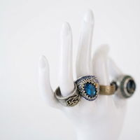 Présentoir à bijoux populaire en plastique carré simple, support pour bagues, bracelets et montres
