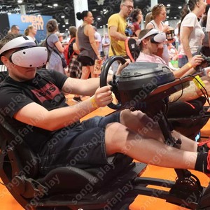 ชุดจำลองการแข่งรถแบบเคลื่อนไหว ระบบแข่งรถ VR วัสดุ PVC ทนทาน พวงมาลัยขับรถแบบติดตั้งสำเร็จรูปที่สะดวกสบาย - Product Image 5