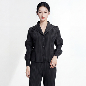 Chaqueta Plisada Escultural para Mujer 2026, con Botones, Manga Larga Tipo Linterna, Plisado Vertical, Elegante, Minimalista, de Diseñador - Product Image 2