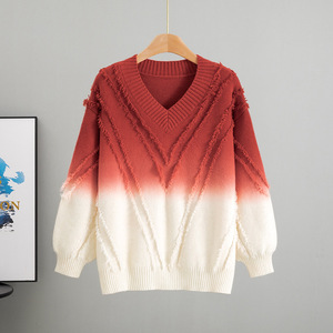 Pull en tricot surdimensionné à col en V avec franges et effet dégradé, personnalisé OEM ODM, pour femmes, à porter en automne et en hiver - Product Image 6