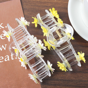 Custom Plastic Flower Cute Daisy Hair Clip Claws with Five Round Flowers Fashion Unisex Daily Hair Accessory - Product Image 3