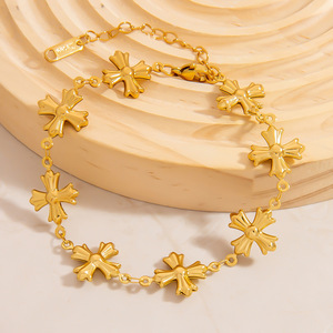 Bracelet en acier inoxydable plaqué or 18 carats avec breloques étoile, croix et cœur, bijou tendance pour femme, cadeau transfrontalier - Product Image 4