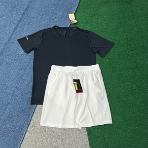 <span class=keywords><strong>Ensemble</strong></span> de vêtements de sport réfléchissants pour hommes de haute qualité avec t-<span class=keywords><strong>shirt</strong></span> à séchage rapide et <span class=keywords><strong>short</strong></span> de course pour l'entraînement en salle et les activités de plein air - Product Image 6