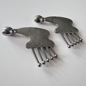 Masajeador Facial de Acero Inoxidable con Gua Sha, Cepillo para Cuero Cabelludo y Espejo - Product Image 3