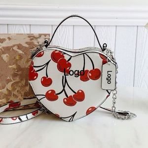 Bolso Bandolera de Lujo para Mujer, Bolso de PU Retro con Estampado de Cerezas, Cadena y Logotipo, en Caja de Regalo - Product Image 3