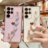 Coque de téléphone Bracelet coeur d'amour plaqué élégant pour Samsung S25 Ultra S24 Plus S23FE Silicone souple avec chaîne A17 A36 A55 A56 A16
