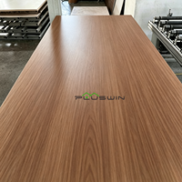 Panneau stratifié PVC finition grain de bois 1220x2440mm, feuille haute densité imperméable pour la fabrication de portes