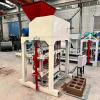 Machine de formage de blocs à trémie 4-40B pour usine, ligne de production de béton automatique, mélangeur à convoyeur, supporte les moules personnalisés, facile à utiliser