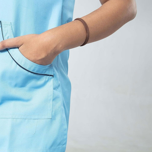 Nueva Llegada: Uniformes Médicos de Color Sólido para Hombre, Uniformes de Hospital Ligeros con MOQ Bajo para Uniformes Médicos - Product Image 4