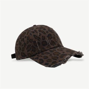 Berretto da Baseball regolabile in cotone non strutturato con Logo personalizzato piatto ricamato per uso quotidiano con stampa leopardata con effetto angosciato - Product Image 6